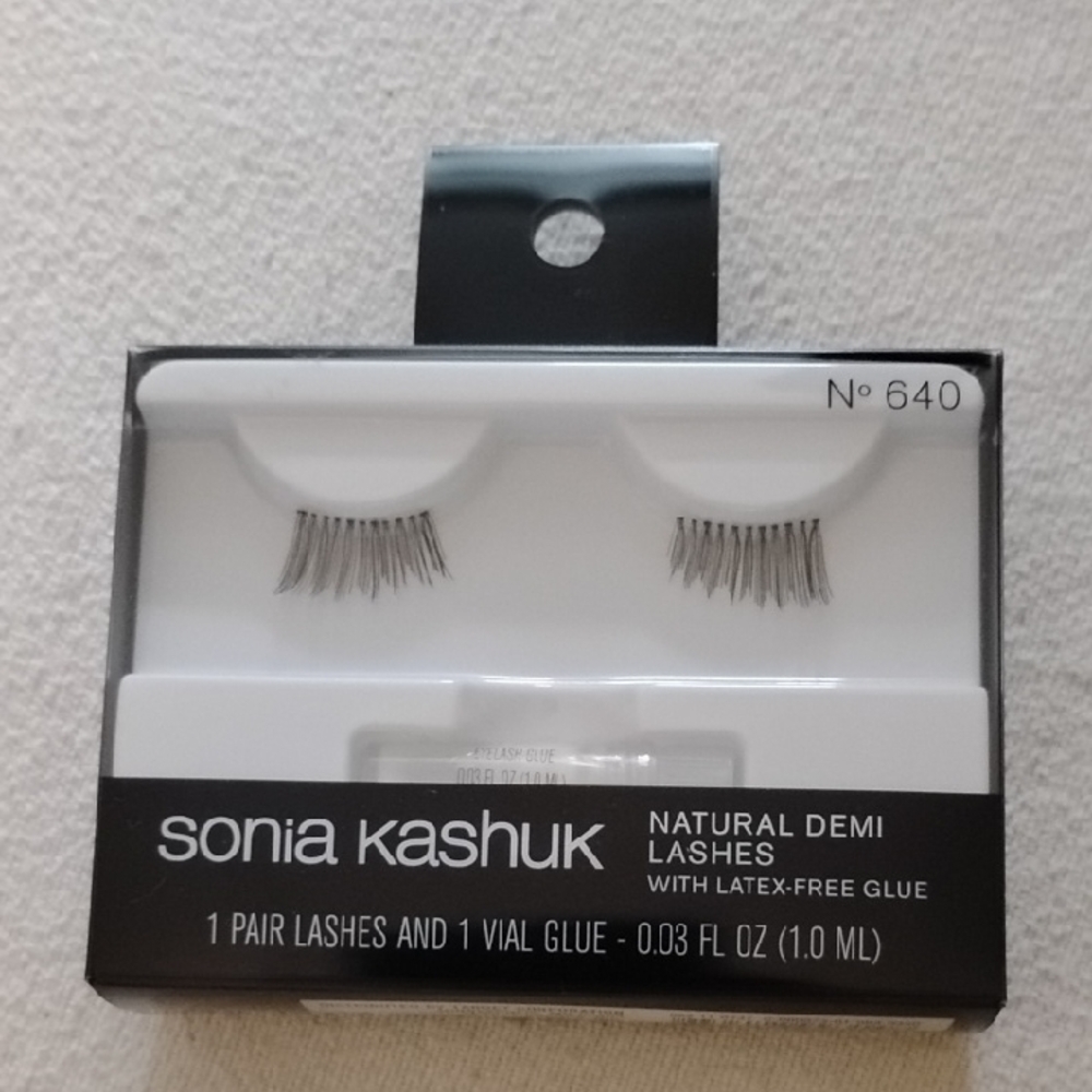 Sonia Kashuk Natural Demi Lashes - Elegant Black
